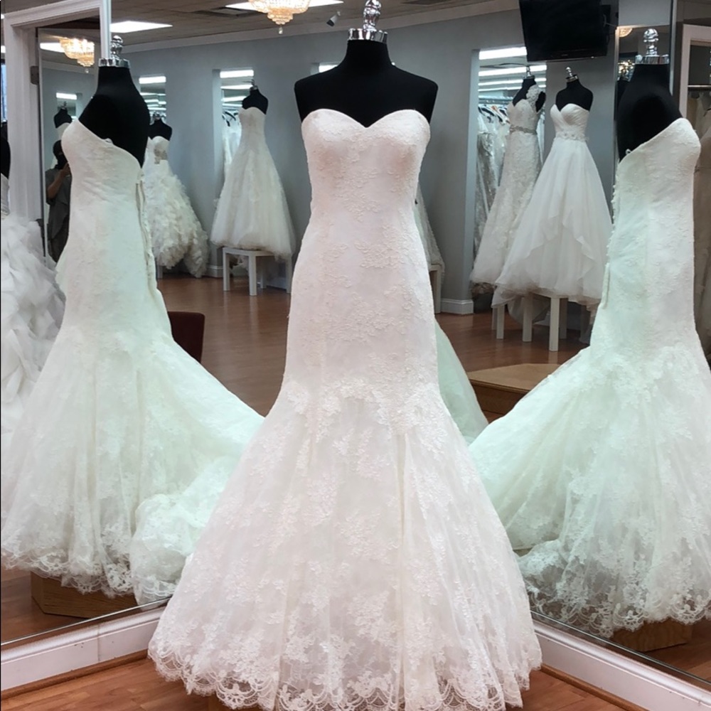 Beautiful lace wedding dress